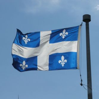 Drapeau qu Québec par Dooblem - CC by Wikimedia commons